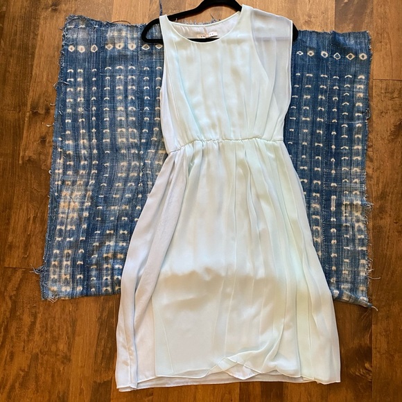 SANDRO 100% Silk Mint green asymmetric Dress
Size Small/Medium EUC - Picture 2 of 3